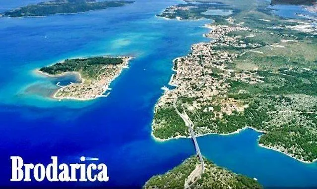 Guest House Brodarica